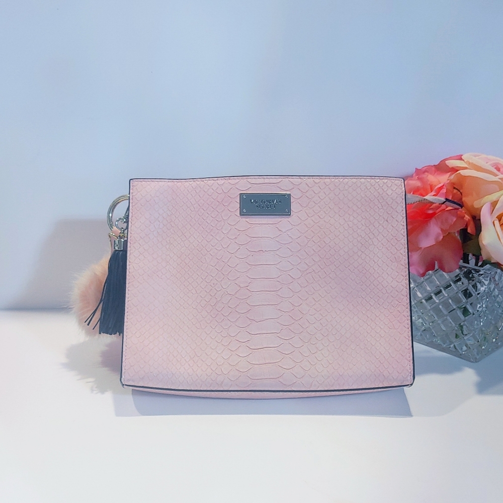 🌸 Victoria's Secret Pink Clutch with Charms